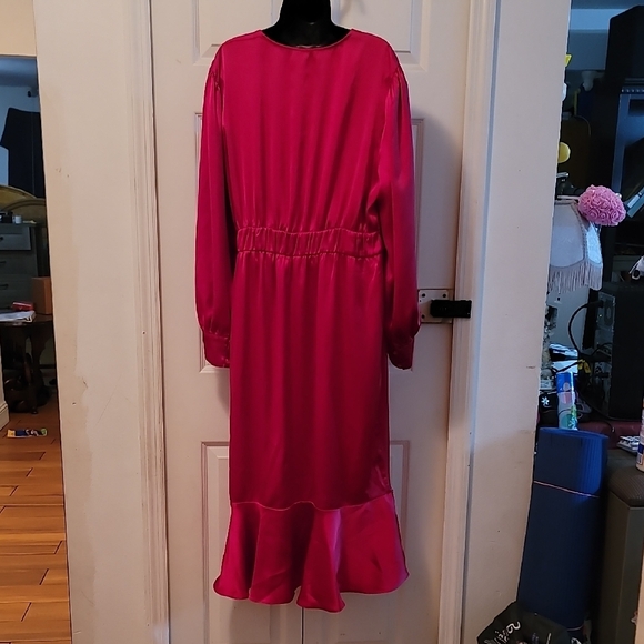 sofia by sofia vergara Fuchsia Satin Wrap Dress with Long Blouson Sleeves - Picture 3 of 4